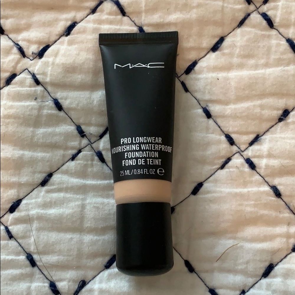 MAC Pro Longwear Nourishing Waterproof Foundation